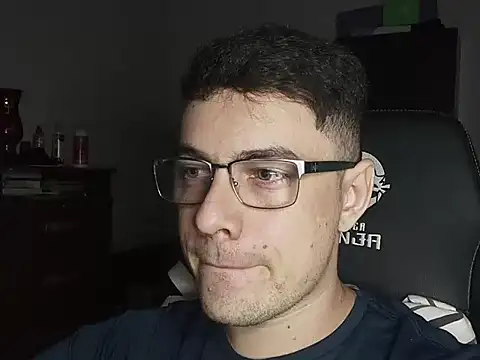 Snapshot of Dyllan__ chatting on 23, 10, 2025 Dyllan online show from 23, 10, 2025