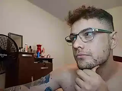 Snapshot of Dyllan__ chatting on 10, 4, 2026 Dyllan online show from 10, 4, 2026