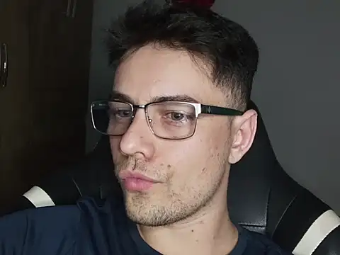 Snapshot of Dyllan__ chatting on 11, 10, 2025 Dyllan online show from 11, 10, 2025