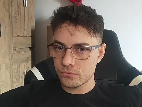 Snapshot of Dyllan__ chatting on 10, 10, 2025 Dyllan online show from 10, 10, 2025