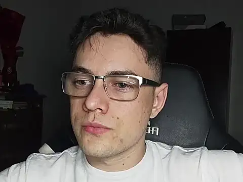 Snapshot of Dyllan__ chatting on 21, 10, 2025 Dyllan online show from 21, 10, 2025