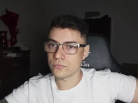 Snapshot of Dyllan__ chatting on 20, 10, 2025 Dyllan online show from 20, 10, 2025