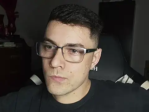 Snapshot of Dyllan__ chatting on 20, 10, 2025 Dyllan online show from 20, 10, 2025