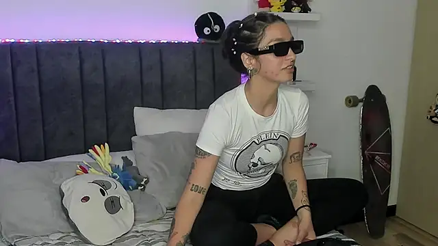 Snapshot of ravenvancleef chatting on 13, 3, 2025 ravenvancleef online show from 13, 3, 2025