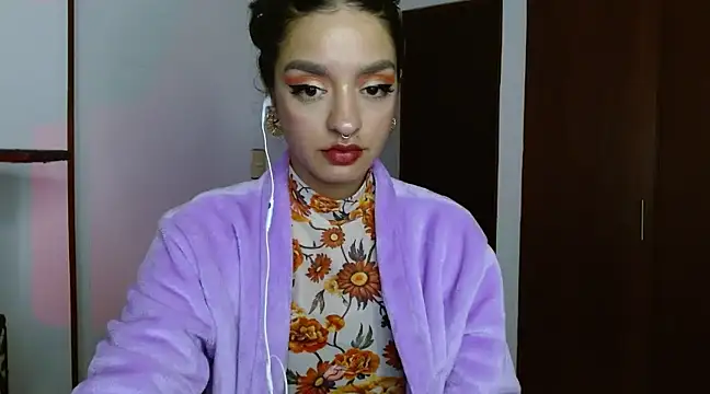 Snapshot of ravenvancleef chatting on 11, 3, 2025 ravenvancleef online show from 11, 3, 2025