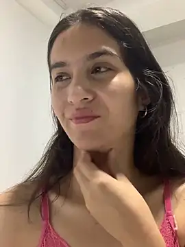 Bella still online show from 10, 11, 2025