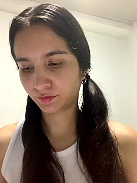 Bella still online show from 4, 11, 2025