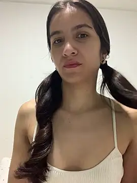 Bella still online show from 26, 11, 2025