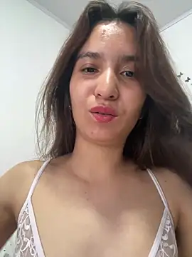 Snapshot of Bella_still chatting on 15, 4, 2026 Bella still online show from 15, 4, 2026