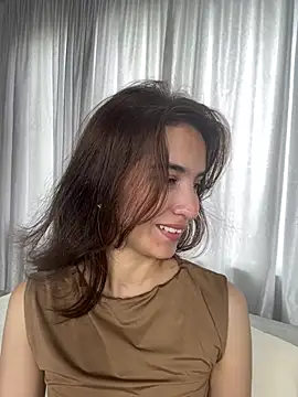 Snapshot of Bella_still chatting on 4, 7, 2026 Bella still online show from 4, 7, 2026