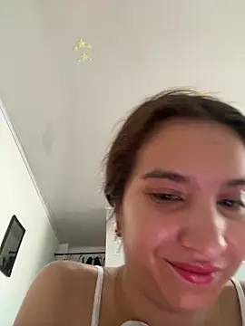 Snapshot of Bella_still chatting on 7, 4, 2026 Bella still online show from 7, 4, 2026