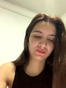 Bella still online show from 4, 12, 2025