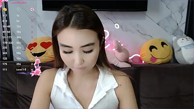 lilulileee online show from 20, 2, 2025