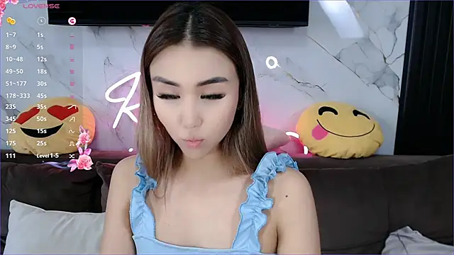 lilulileee online show from 5, 3, 2025