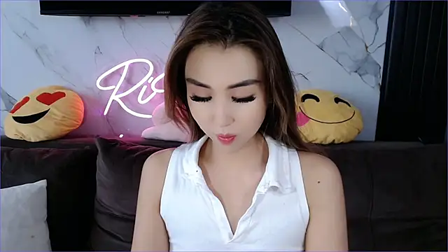 lilulileee online show from 4, 3, 2025