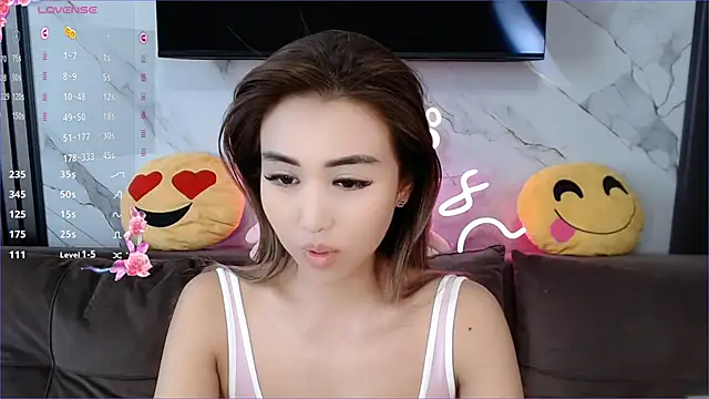 lilulileee online show from 4, 2, 2025