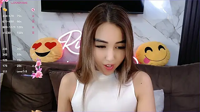lilulileee online show from 12, 2, 2025
