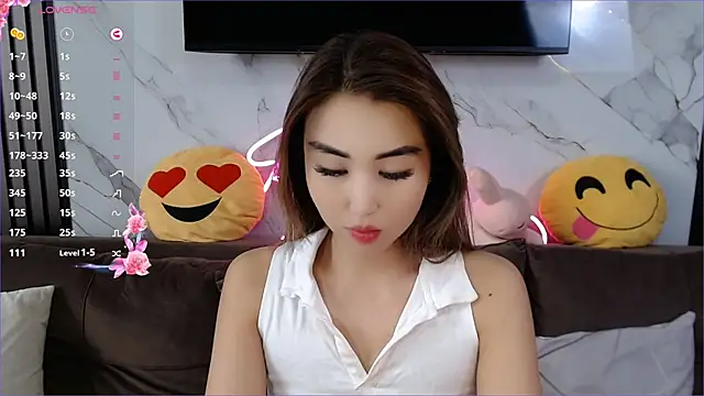 lilulileee online show from 13, 2, 2025