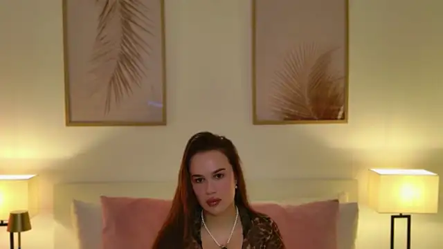 Snapshot of GoddessRoxana chatting on 17, 6, 2026 GoddessRoxana online show from 17, 6, 2026