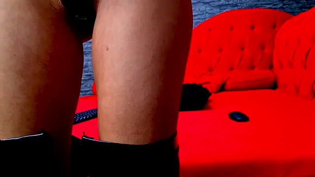 Snapshot of SelenaNoir chatting on 21, 12, 2025 SelenaNoir online show from 21, 12, 2025