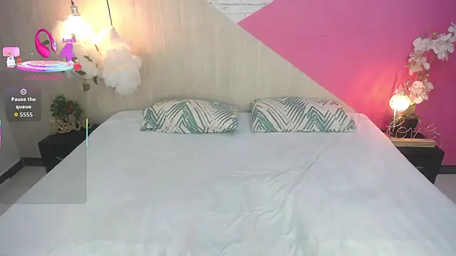 miss honey01 online show from 30, 10, 2025