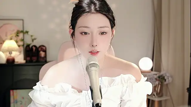 Dou-Dou-er online show from 12, 11, 2025