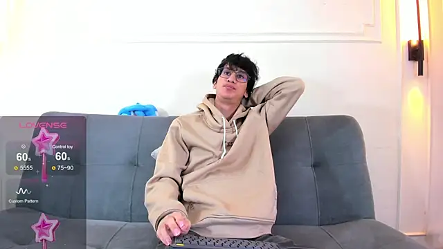 Snapshot of Cum_hunters chatting on 12, 7, 2026 Cum hunters online show from 12, 7, 2026