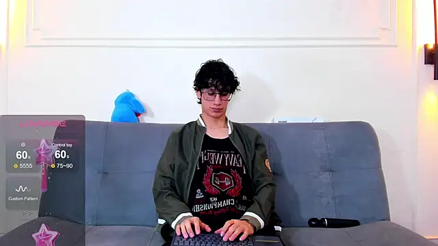 Snapshot of Cum_hunters chatting on 14, 7, 2026 Cum hunters online show from 14, 7, 2026