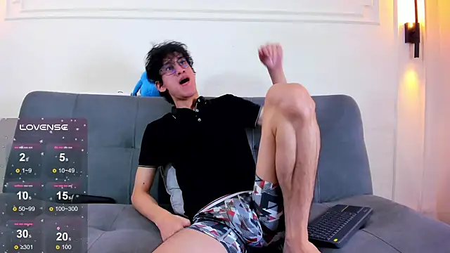 Snapshot of Cum_hunters chatting on 17, 7, 2026 Cum hunters online show from 17, 7, 2026