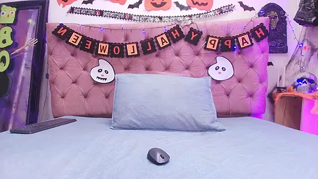 Auroraa miller online show from 24, 10, 2025