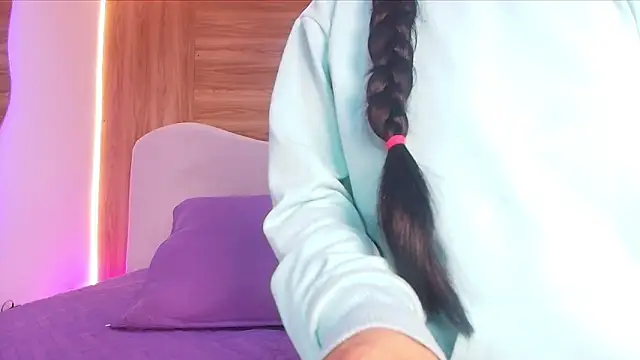 Auroraa miller online show from 5, 3, 2026