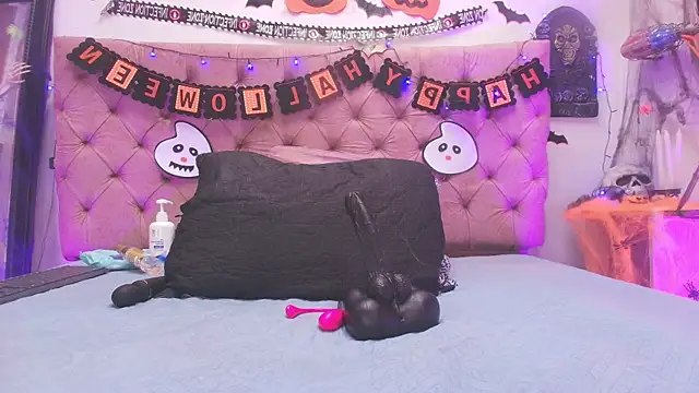 Auroraa miller online show from 28, 10, 2025