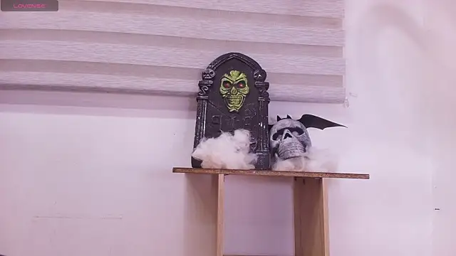 Auroraa miller online show from 10, 10, 2025