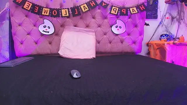 Auroraa miller online show from 30, 10, 2025