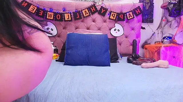 Auroraa miller online show from 20, 10, 2025