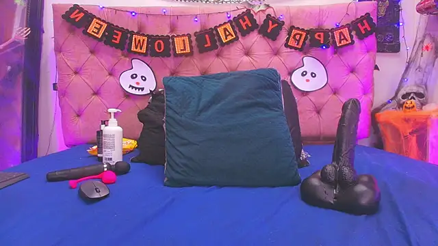 Auroraa miller online show from 27, 10, 2025