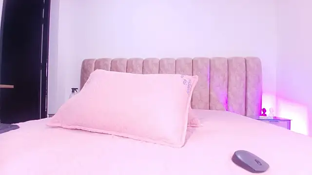 Auroraa miller online show from 22, 11, 2025