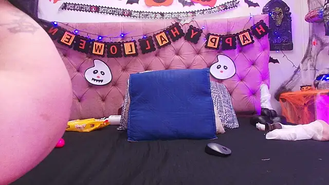 Auroraa miller online show from 21, 10, 2025