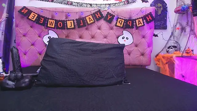 Auroraa miller online show from 29, 10, 2025