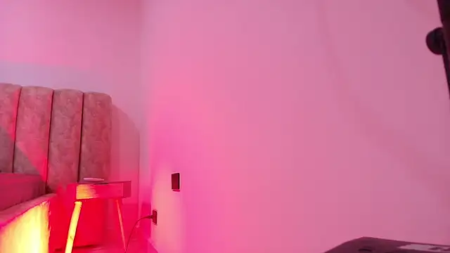 Auroraa miller online show from 12, 11, 2025