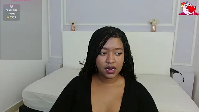 AishaHil online show from 28, 2, 2025