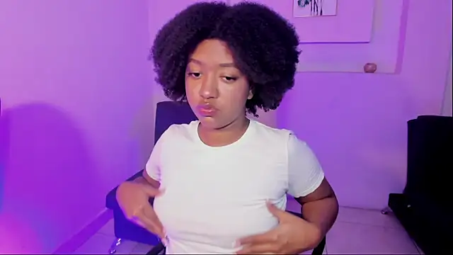 AishaHil online show from 8, 2, 2025