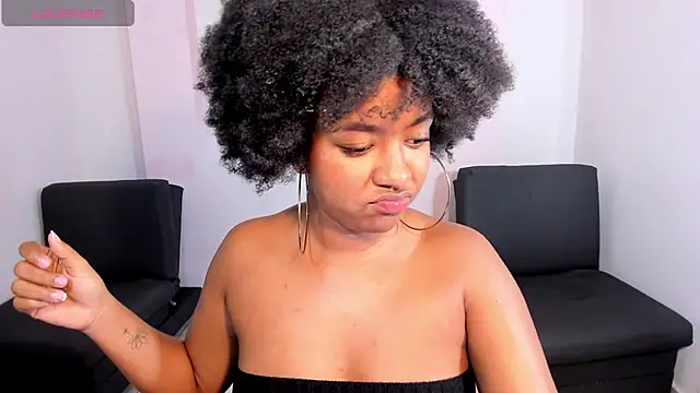 AishaHil online show from 30, 1, 2025