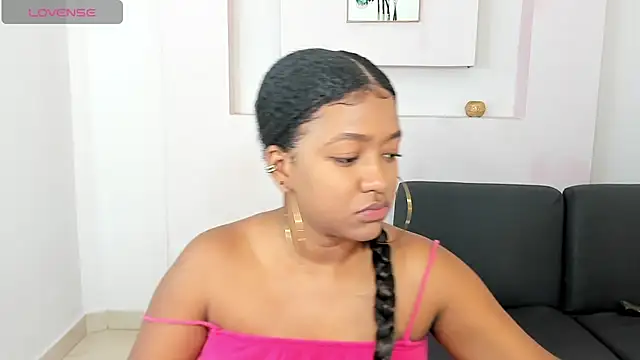 AishaHil online show from 1, 2, 2025