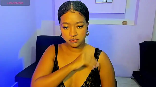 AishaHil online show from 2, 2, 2025