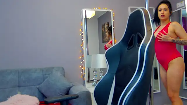 Eva Lovvia  online show from 28, 2, 2025