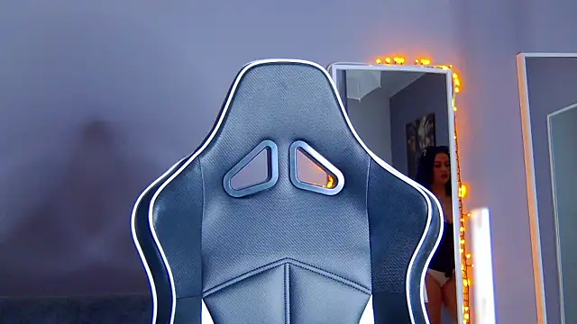 Eva Lovvia  online show from 6, 3, 2025