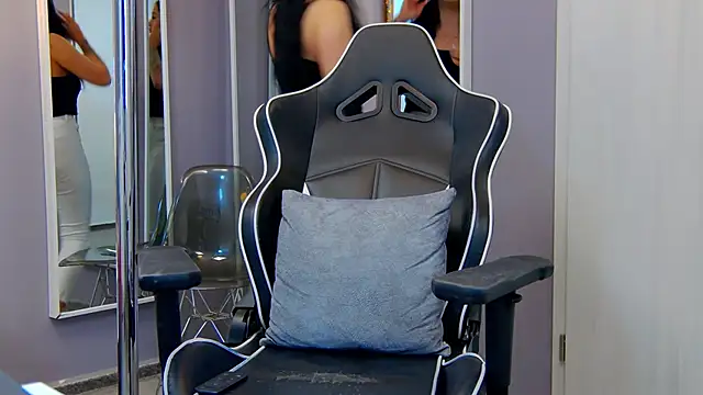 Eva Lovvia  online show from 10, 3, 2025