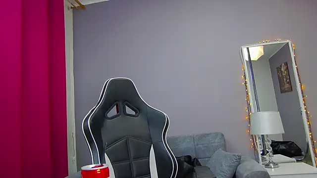 Eva Lovvia  online show from 17, 2, 2025