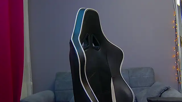 Eva Lovvia  online show from 24, 2, 2025